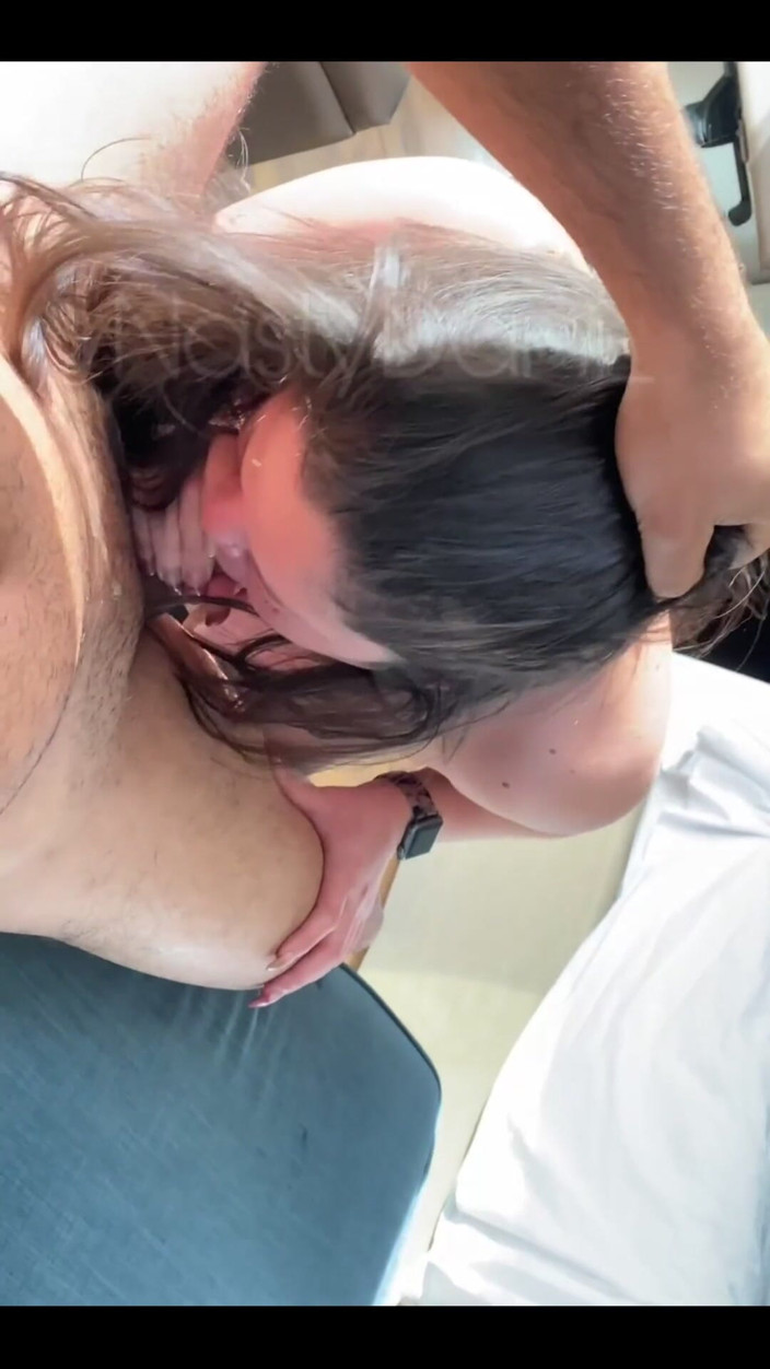 Dani Valentina: Ny Řidič šuká Dani velká šťavnatá prsa a hrdlo