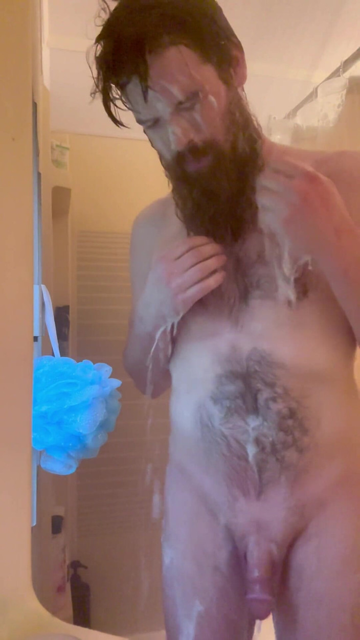 ssydare: Grosse bite sous la douche