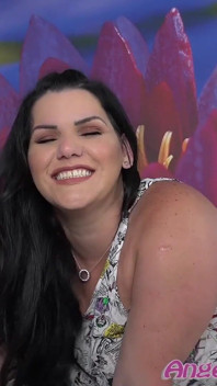 Éjaculation pour Moi Papi, Angelina Castro
