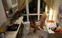 Dirty fantasy: Amatorska nastolatka pasierbica ostro zerżnięta w kuchni