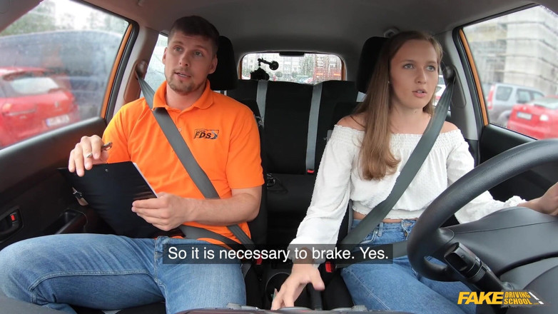 Fake Driving School: Lulus saya untuk melihat tetek sempurna saya
