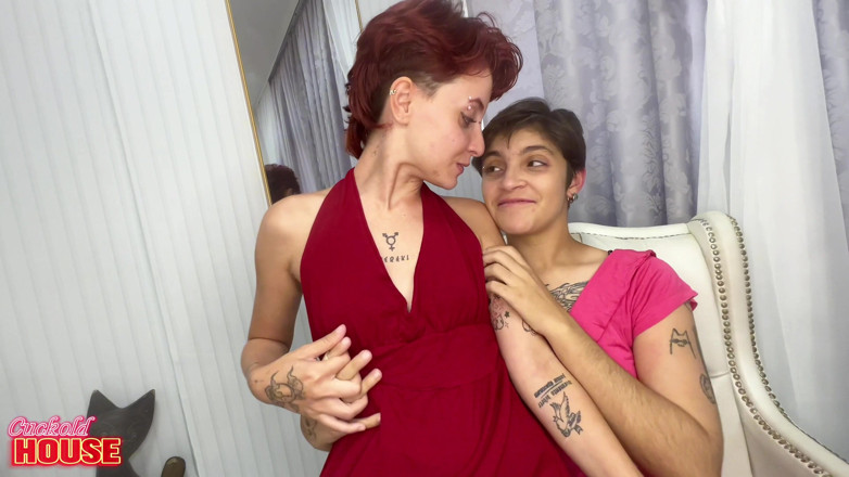 CuckoldHouse: Glückspilz zu dritt mit 2 sehr heißen bisexuellen mädchen