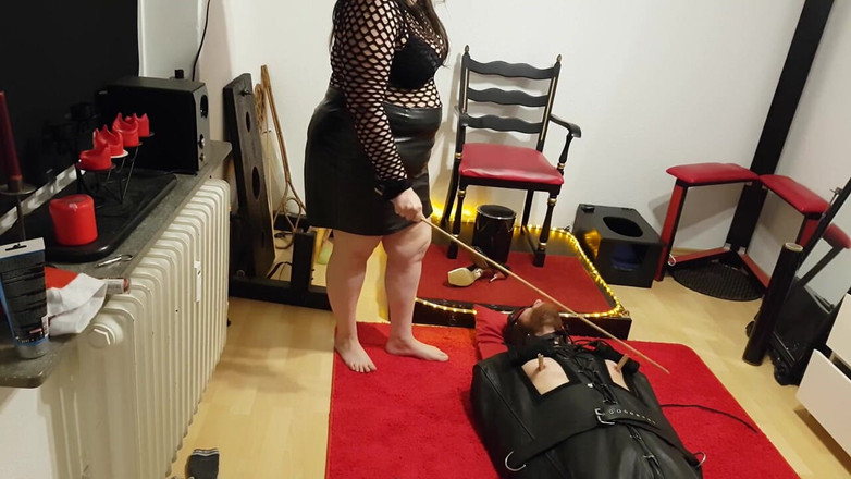 DOMINATRIX6: Lave in leren zak deel 1 - milf domina plaagt gebonden pik...