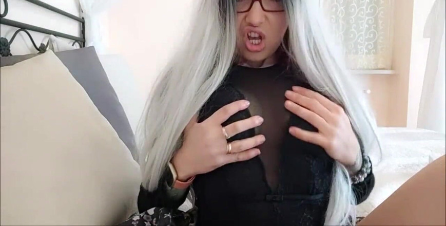 savannahamatoriale: Beau-fils! Arrête de me regarder pendant que je suis sur...