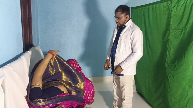 Sona bhabhi: Heiße bengalische tante fickt vom arzt, als sie in die...