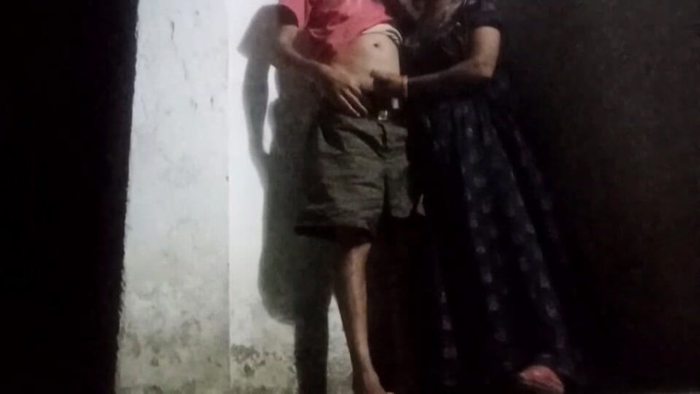 Guddi: Bini kawan desi berkongkek luar dalam malam dengan di luar...