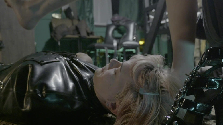 Emmy Angeles: Lízání chodidel škádlení degradace rimming uctívání latex