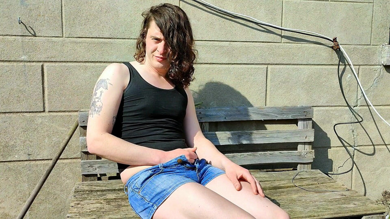 Sara B: Sara utomhus onani