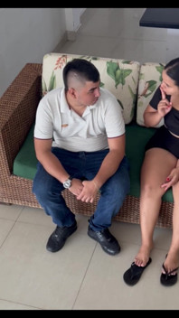 Cuckold-maken upptäcker hur hans bästa vän knullar hans stora fru