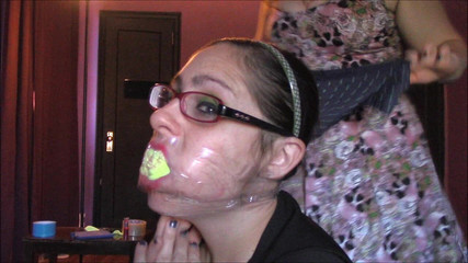 Selfgags classic: 女主人凯利堵住她的奴隶！（第 2 集，总集）