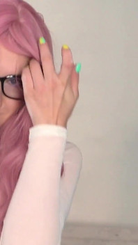 Meisje in Witte Panty Neukt En Zuigt Gepassioneerd!