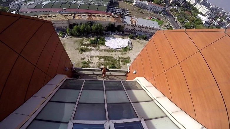 Amateur Pornos XXX: ピスーズ・ジャスミン・ルージュ - 汚らわしいドイツの尿女王が巨大な黄金の流れを解き放つ