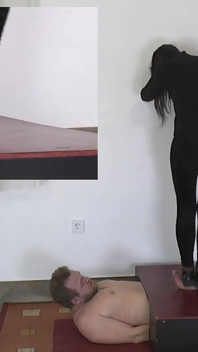 Mistress Dyanna depcze podczas niewolniczych orgazmów! obraz w obrazie