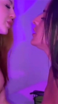 Malu paz beni onunla bir video çekmeye davet etti, birbirimizin götleriyle çok oynadık!