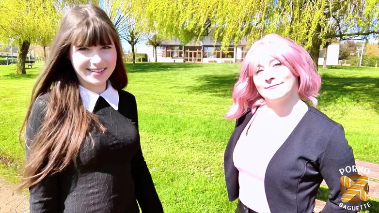 Porno Baguette: Luna y Vicky, chicas sexy, quieren follar a togerther