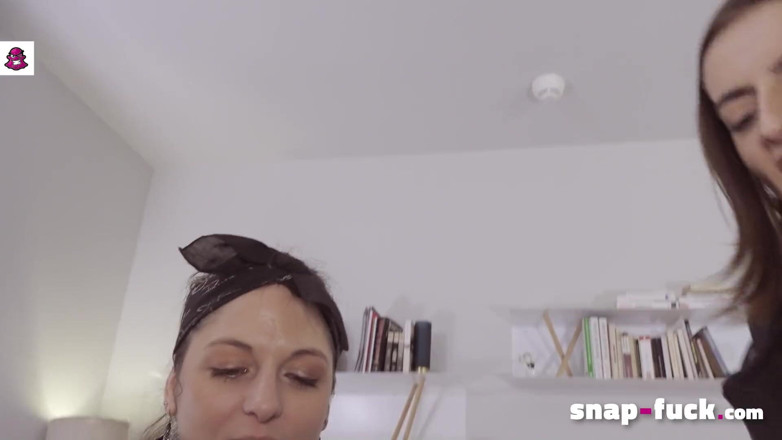 Snap Fuck: 夫はメイドと彼女のBFF(フランスのポルノをファック!スナップファック)