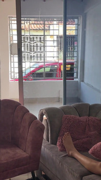 Cel mai bun prieten excitat al iubitului meu vine să-mi dea o surpriză că iubitul meu mi-a trimis-o și eu ajung să mă bucur de pula lui
