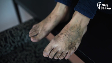 Czech Soles - foot fetish content: 맨발로 걷는 소피의 발이 너무 더워