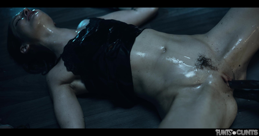 Plants vs Cunts: 자지를 빨아주는 발정난 밀프