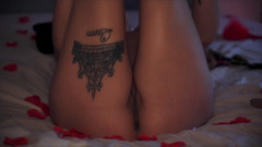 Emilie Jolie: 로즈 스트립티즈 & 골든 플레저