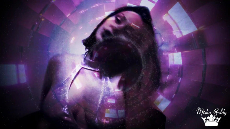 Goddess Misha Goldy: Verrouillé pour toujours ! Mindfuck en cage de chasteté et domination...