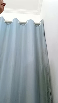 Mağazanın soyunma odasına bir yabancı çağırdı.