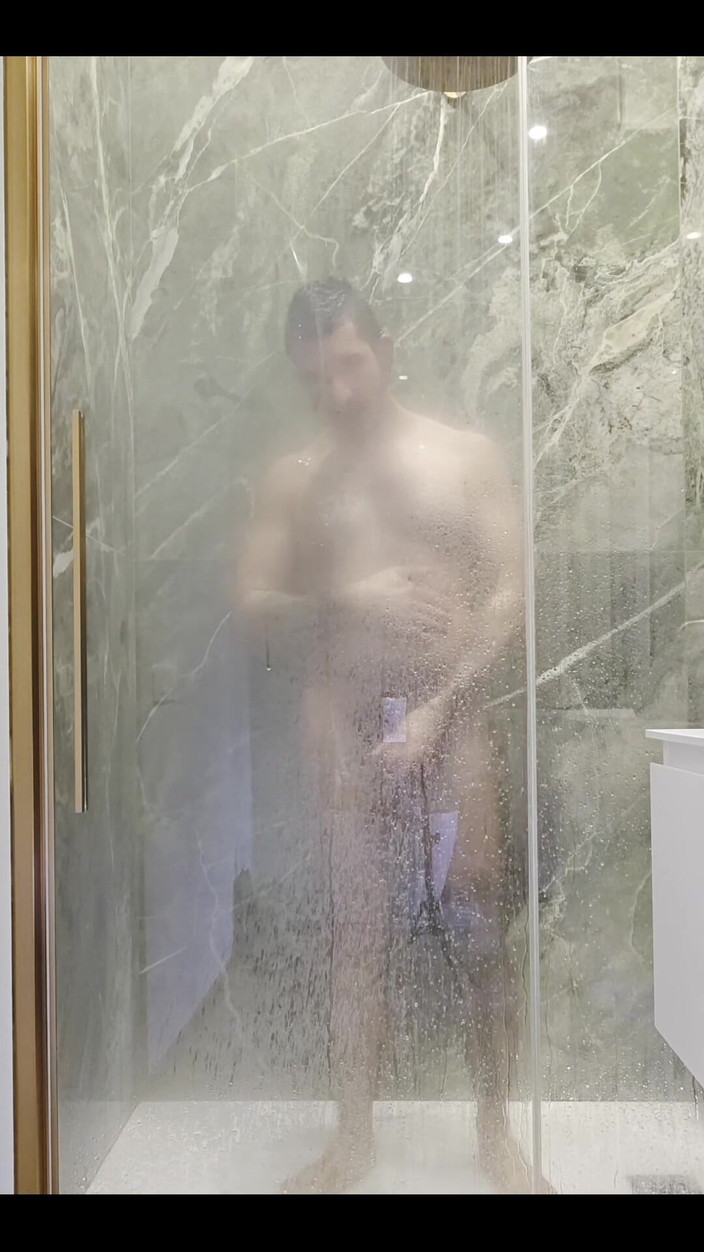 Max Xedephiro: Kto chce dołączyć do mnie pod prysznicem?