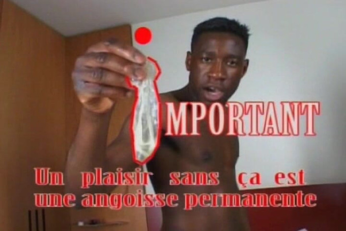 Planete Francaise: 苍白的法国荡妇被两个黑人性交