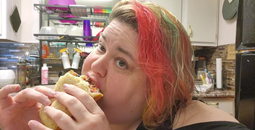 Kitty Delgato: Kereta bawah tanah dan burps