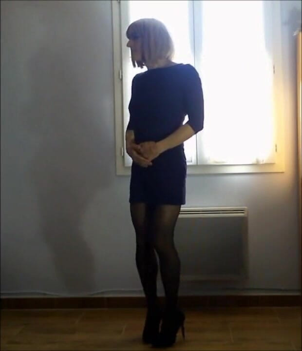 Faustine: Tarian seksi Crossdresser Faustine.