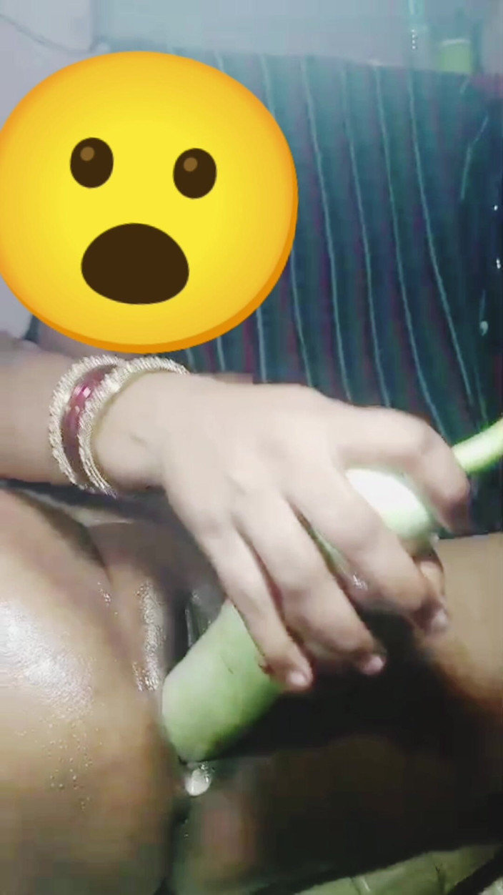 Sexy baby: Bhabhai-ji Rubbed Her Injury with a Thick Bottle Gourd and...