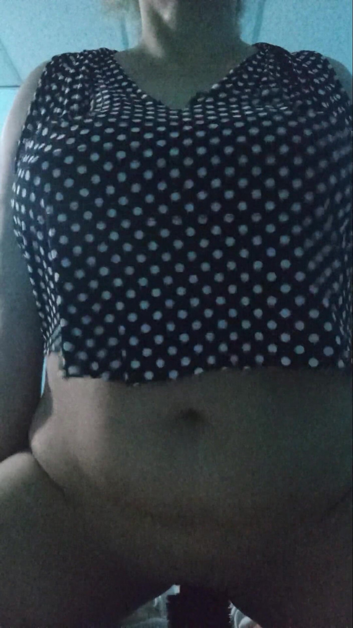 Lobicam: Tôi đến trong gushes, tôi thủ dâm với một chiếc bàn...