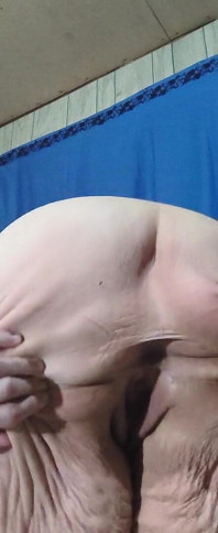 Bătaie N mâncând curul fetelor obraznice până când ejaculează
