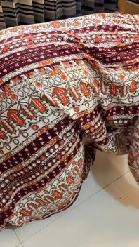 मिस्र सुंदर बड़ी गांड और तंग चूत वाली हॉट सौतेली मम्मी बिस्तर के नीचे फंस गई फिर वह मुझसे सख्त गांड चुदाई चाहती है