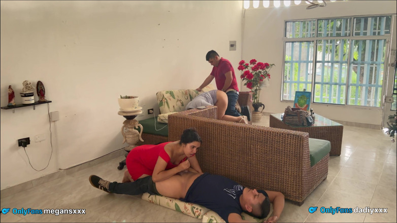 MeGanSxx: Se Armo En La Sala De La Casa, Que Buena...