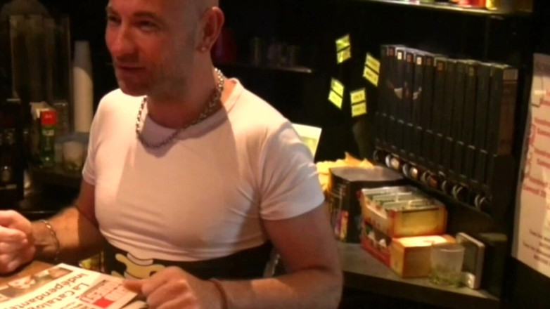 Jess Royan XXX: Follada en puble por 2 chicos de Londres