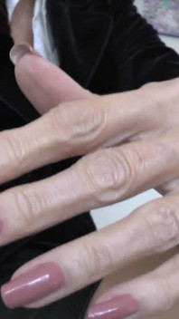Vzrušující růžové nehty, tak krásné ruce, lady Victoria Valente