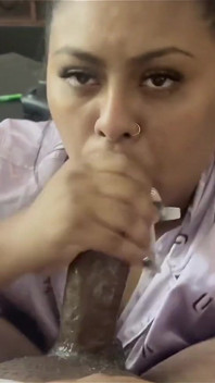 Ratu Monica memberikan blowjob selamba untuk pecah dan dapat pancutan muka besar-besaran