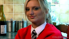 College Uniform: Meklaina इंटरव्यू meklaina की विशेषता है