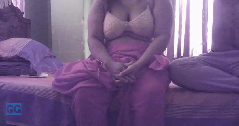 Girlgroup: Une MILF desi à gros nichons aide son beau-père à se taper...