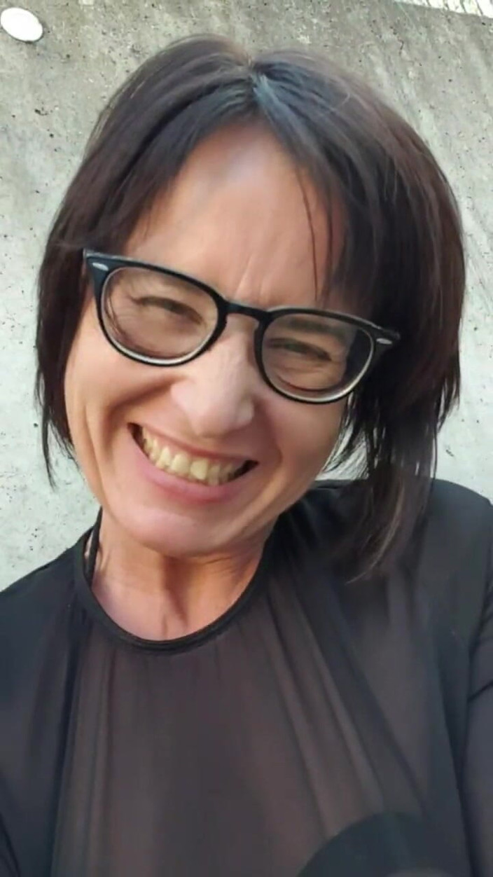JulieEroticDress: Bıyıkla moulting'in yanına püskürtüyor