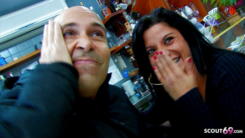 Full porn collection: 키오스크에서 엉덩이에 더러운 십대 Yesenia 바위를 따먹는 보스