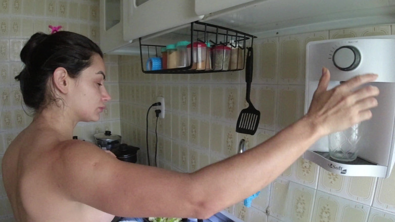 Esposaheyya: Wife Cooking Naked