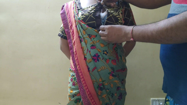 Sexy baby girl: Bhabhi Ka Blouse Button Lagane Ke Baad Choda