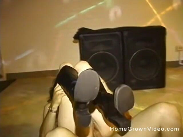 Homegrown Video: ¡Lili lo toma duro en varias posiciones!