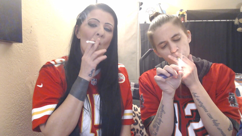 Abby Anna: Smoking out my lesbian gf