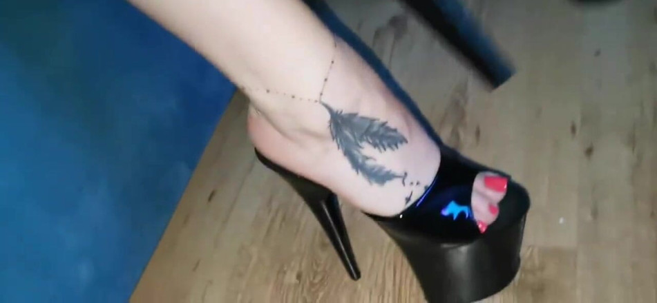 BadCat: Đôi giày cao gót màu đen xinh đẹp