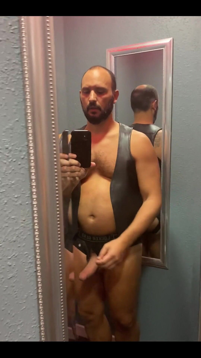 Check Out My New Outfit for Mal! (Big coach) Check Out My New Outfit for Mal! (Big coach)