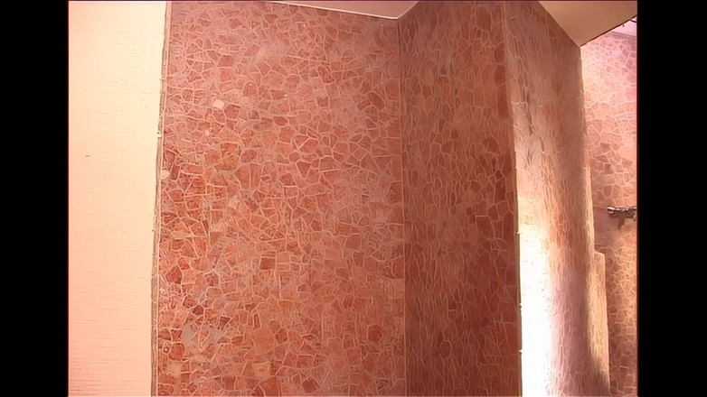 Piss Lover: Ve sprše je naštvaná, ošukaná a chcaní spolknutá.