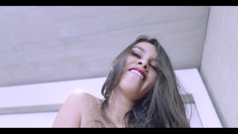 Sammy_corazon: Přesvědčuji šéfa mého manžela, aby neukotvil jeho plat a půjčil mu...